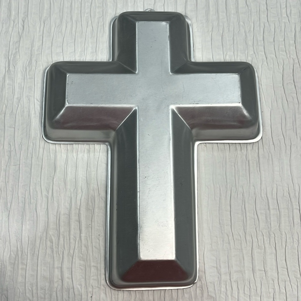 Wilton Cross‎ cake mold